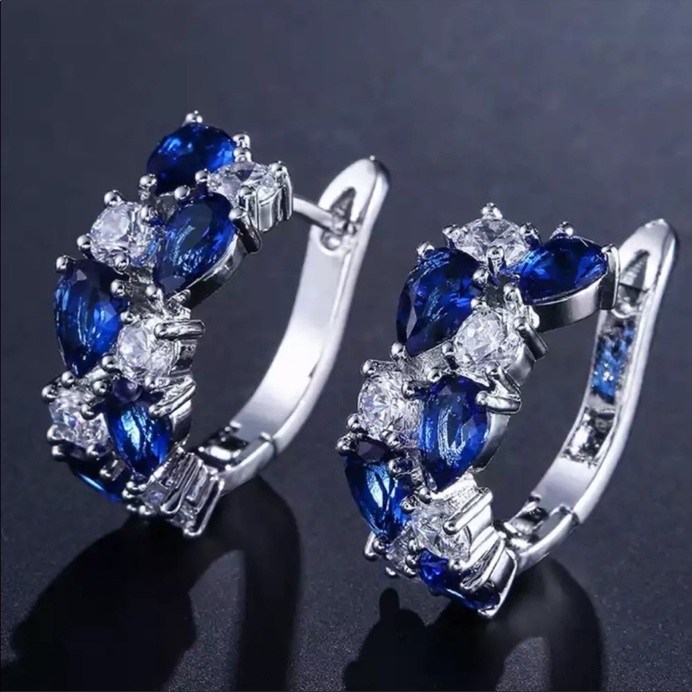 New 925 Silver Beautiful Heart Round Sapphire Earrings